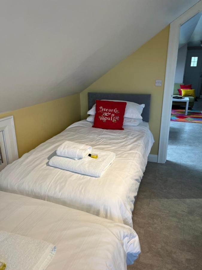 דנגאנון Ashbrook House Apartments מראה חיצוני תמונה
