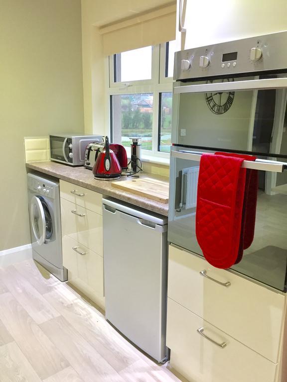 דנגאנון Ashbrook House Apartments מראה חיצוני תמונה